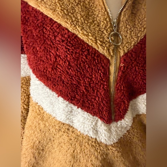Cozy Tan and Maroon Chevron Sherpa Pullover - Picture 4 of 4